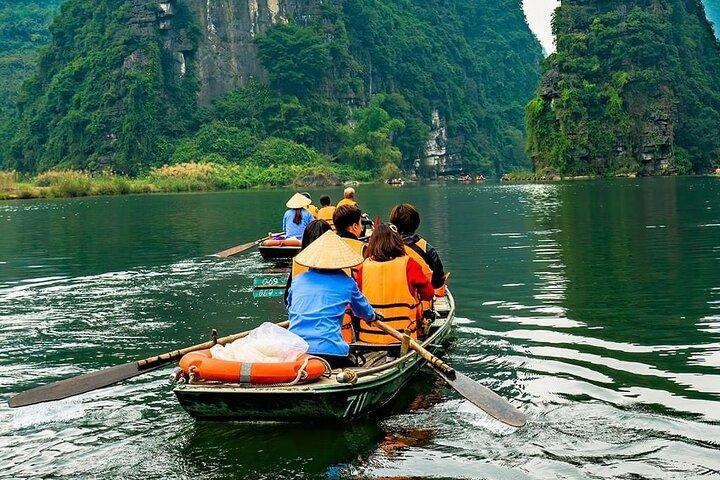 Private Ninh Binh Day Trip: Local Family, Trang An & Bich Dong