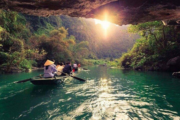 Ninh Binh Day Tour from Hanoi: Hoa Lu Trang An and Mua Caves