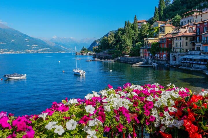Lake Como Shared Boat Tour and Aperitif with Prosecco