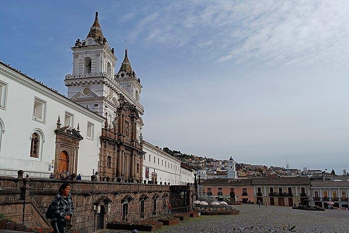 Discover Quito; Old town, Middle of the world + Cable car PRIVATE