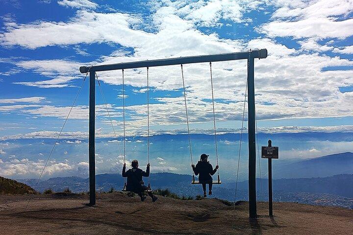 Discover Quito; Old town, Middle of the world + Cable car PRIVATE