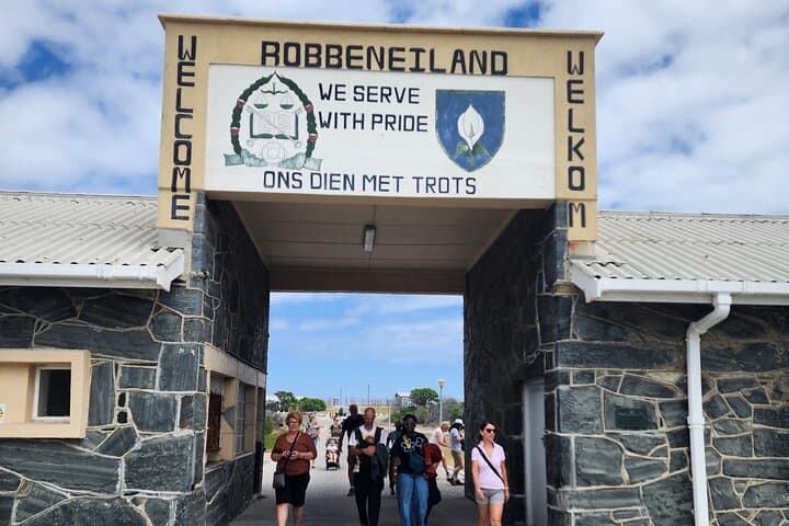 Robben Island tour ,Bo Kaap And Diamond Factory