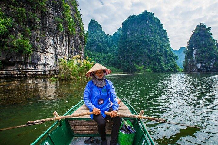 Full-Day Tour from Hanoi to Ninh Binh, Hoa Lu,Trang An & Mua Cave
