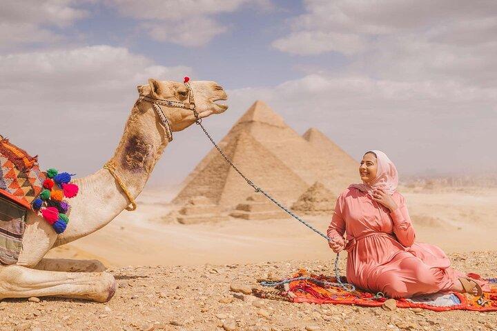 Giza Pyramids Sphinx Private Tour with a Camera Photographer