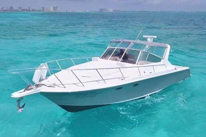 Yacht experience in Cancun: cruise, swim and sunset views