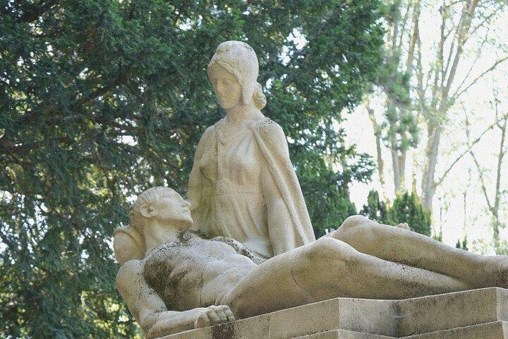 Père Lachaise Cemetery Tour, Tales from the Graves and Crepes