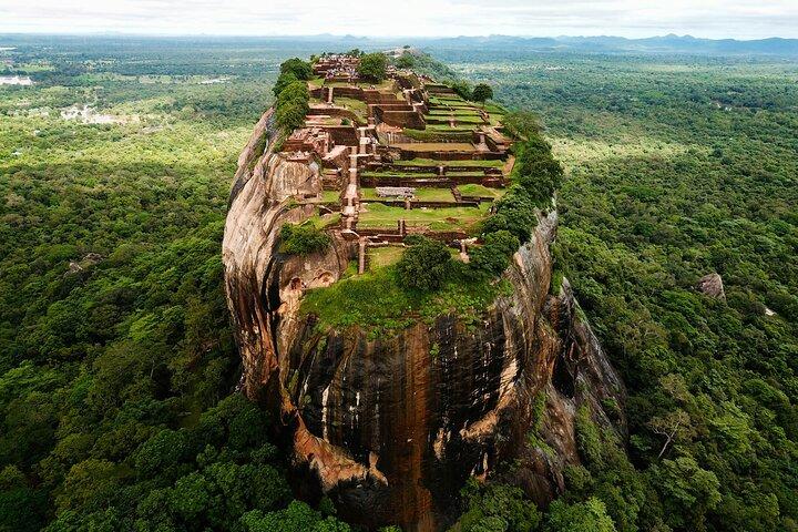 Sri Lanka Private Tour -7 Days With Driver and Vehicle