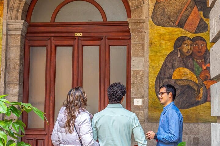 2 Hours of Mexican Muralism with an Art Lover