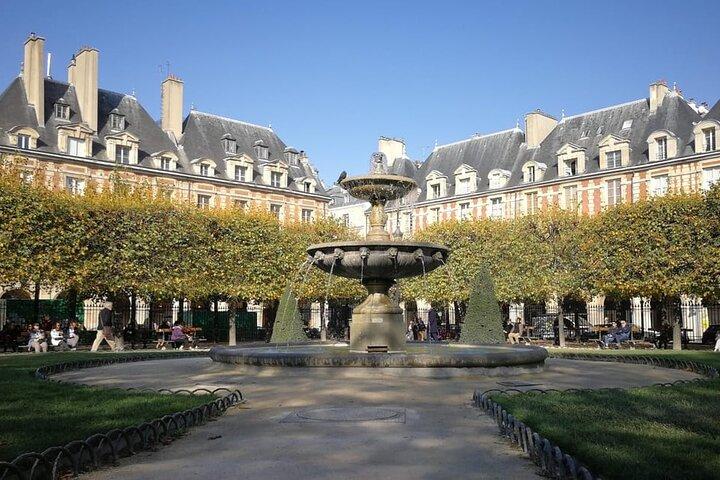 Paris Trendy Marais away from the crowds, Mansions and Fashion