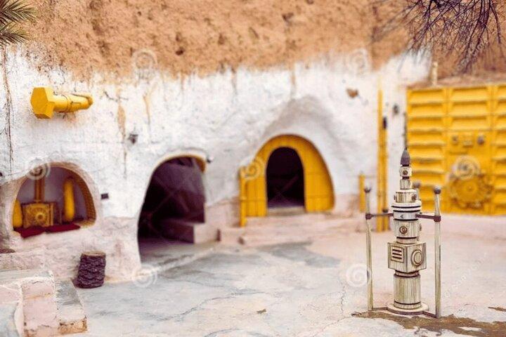Door of the tunisian desert Ksar Ghilane and Matmata: Full one Day
