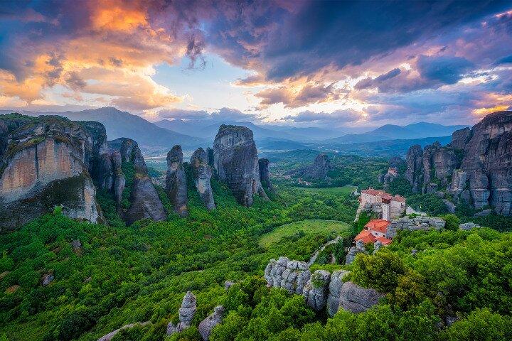 Meteora Monasteries Full-Day Private Tour from Athens