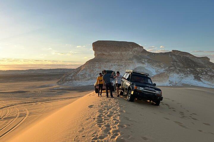 2-Day Guided Tour in Bahariya Oasis, White and Black Desert Tour
