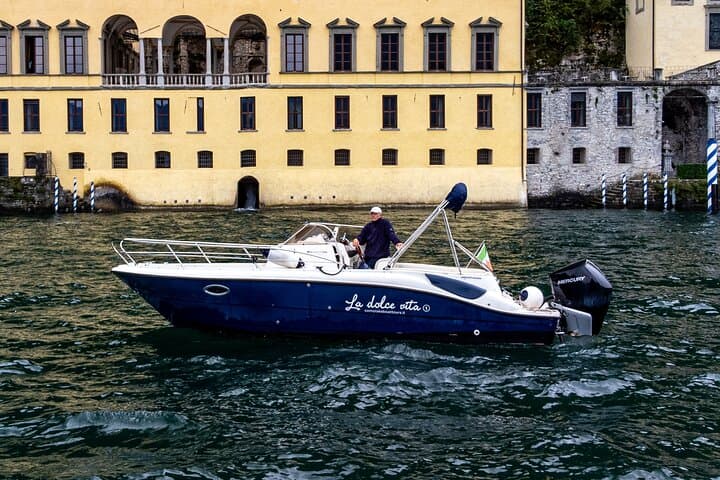 Classic boat tour on Lake Como