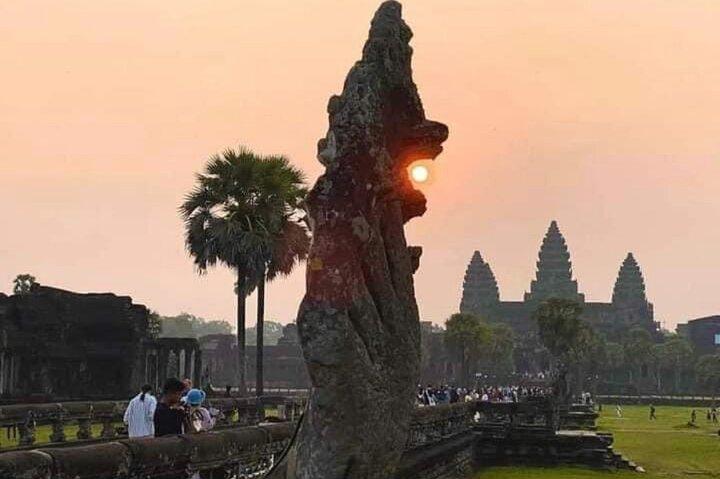 Two Day Tour, Taxi Phnom Penh to Siem Reap, Angkor Visit & Return