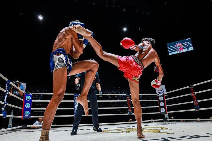 Friday Muay Thai Madness Explosion at Lumpinee Stadium Bangkok