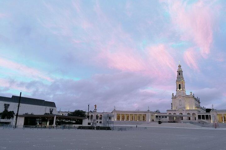 From Lisbon: Holy Miracle Church Santarem & Fatima Private Tour