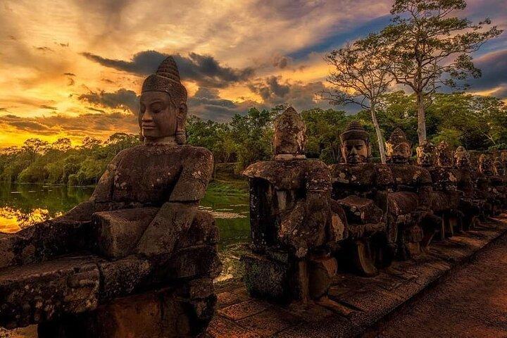Day trip Phnom Penh to Siem Reap & Return back