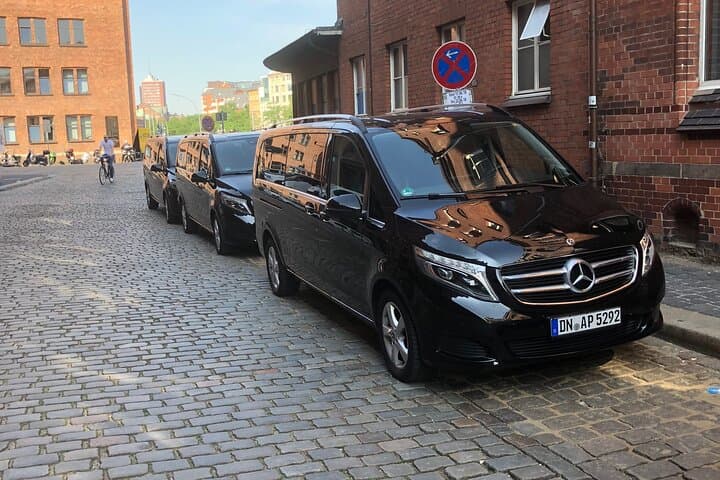 Your private 3-hour Hamburg driving tour with a former policeman