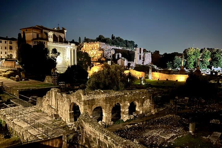 Colosseum and Roman Forum Sightseeing Area Walking Tour