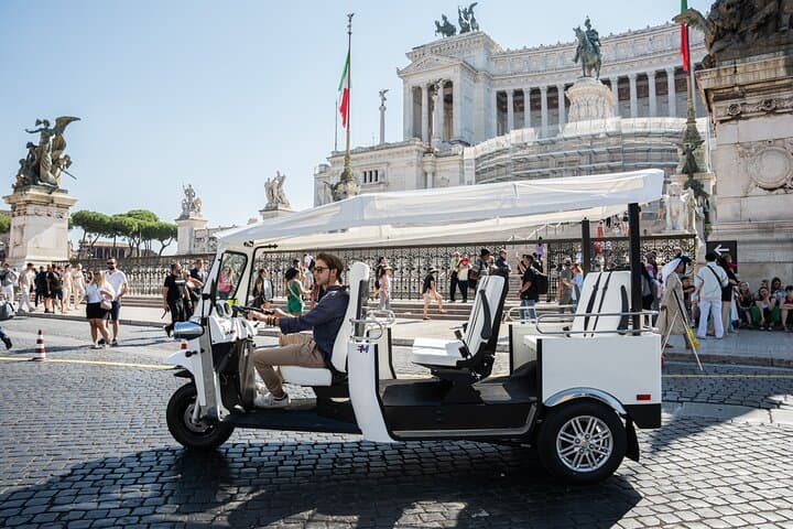 Rome 2h Highlights by Electric Tuk-Tuk with Pickup & Prosecco