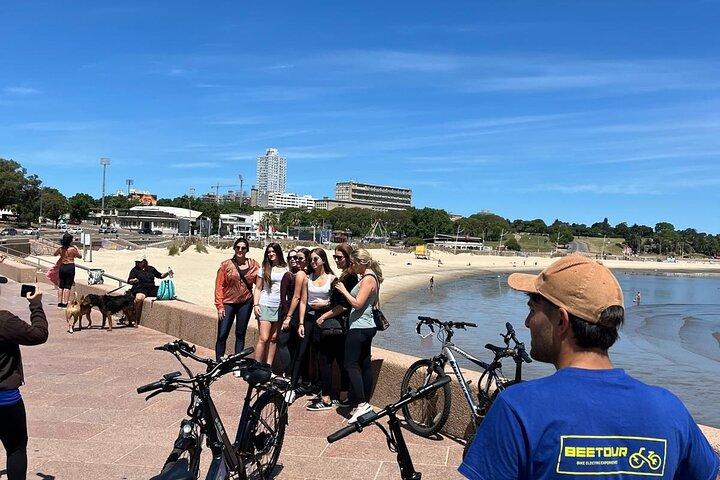 Montevideo E-Bike tour: Historic center +Rambla (90min)
