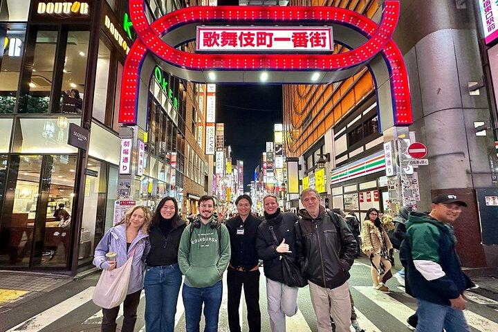 Tokyo: Shinjuku Historical Walking Tour & Secret Backstreets