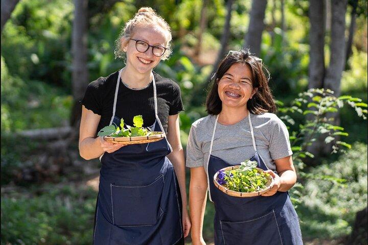 Luang Prabang Cooking, Pottery & Candle Experience