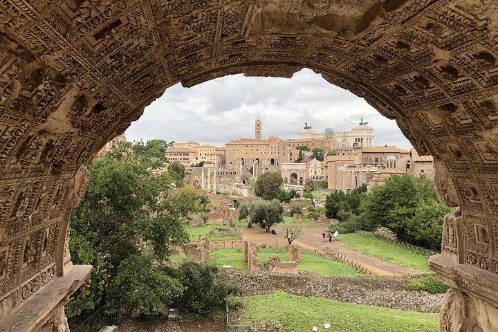 Colosseum-Roman Forum and Palatine Hills Guided Tour
