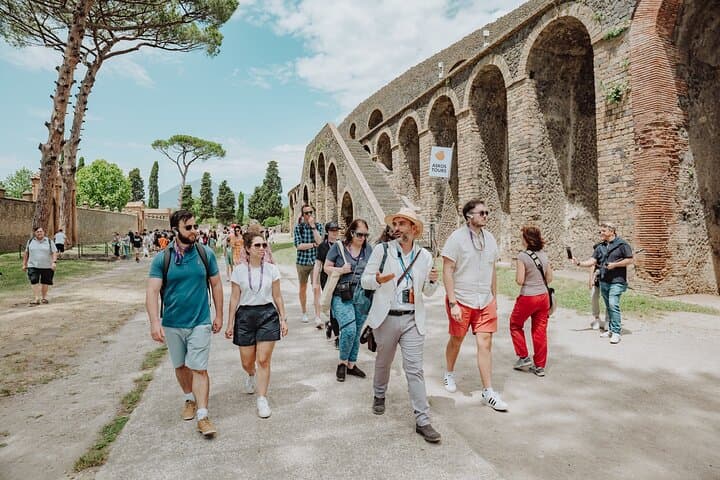 Pompeii in 2 Hours with Archaeologist & Amphitheatre Visit