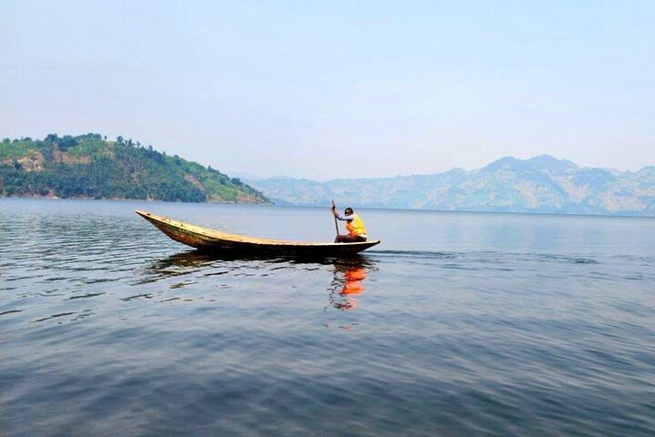 Day Trip to Rwanda's Twin Lakes: Nature Hike & Scenic Boat Cruise
