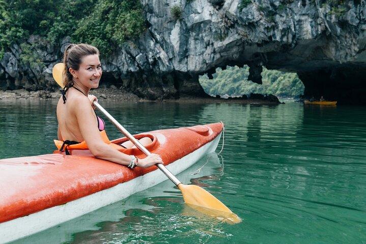 Hanoi to Halong Bay : Day Cruise with Buffet, Jacuzzi & Limousine