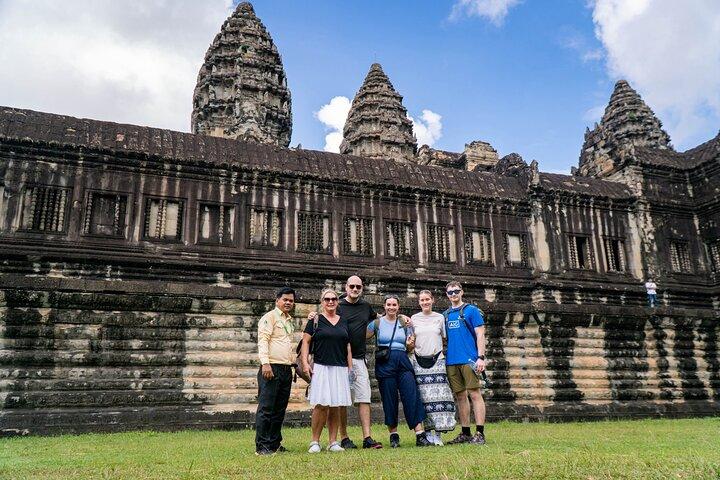 Angkor Adventure Vespa Tour / Tuk Tuk or Car