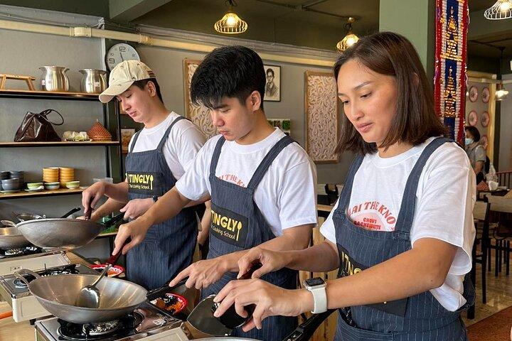 Traditional Thai Cooking Class with Market Visit in Bangkok