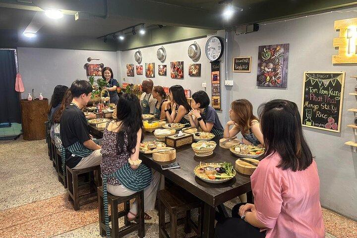 Traditional Thai Cooking Class with Market Visit in Bangkok