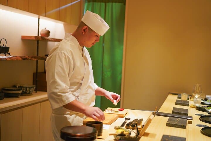 Chef's Choice Sushi and Tempura Luxury Foodie Tour in Ginza