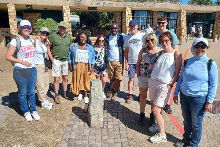 From CapeTown:TableMountain,Penguins &Wine Testing in Constantia