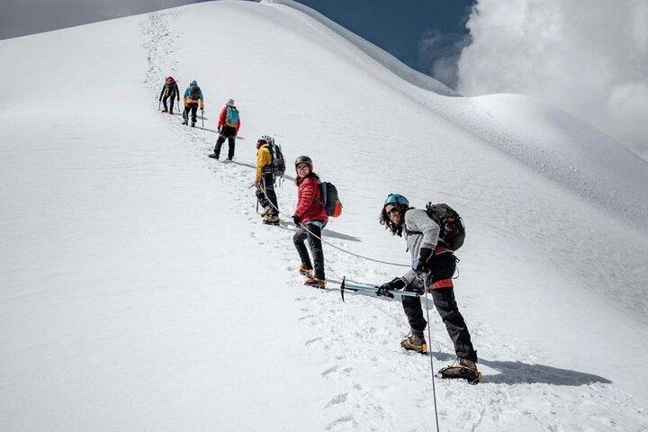 1Day-Full day Tour in Nevado Mateo Summit Cordillera Blanca