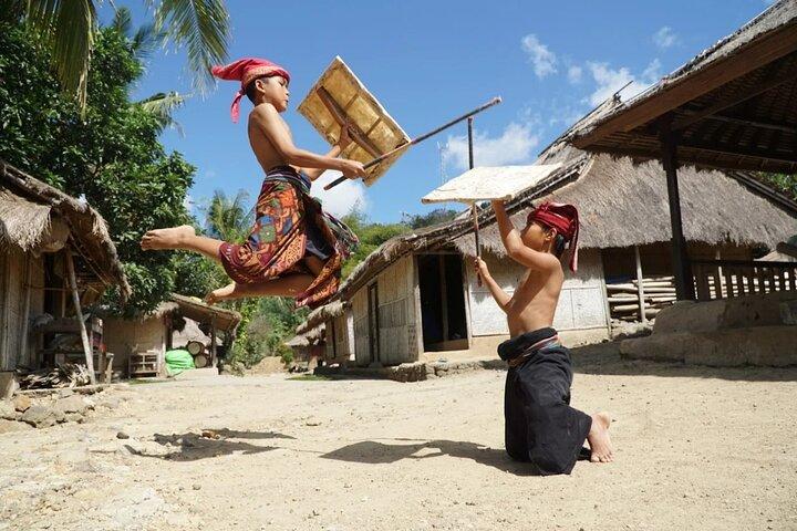 Lombok: Traditional Pottery, Sukarara Weaving and Merese Hill