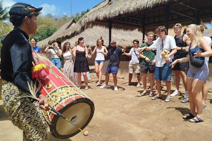 Lombok: Traditional Pottery, Sukarara Weaving and Merese Hill