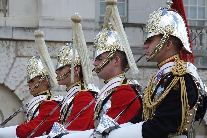 Royal London Guided Sightseeing Tour and Thames River Cruise