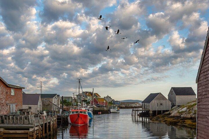Private Peggy's Cove Lighthouse Tour from Halifax