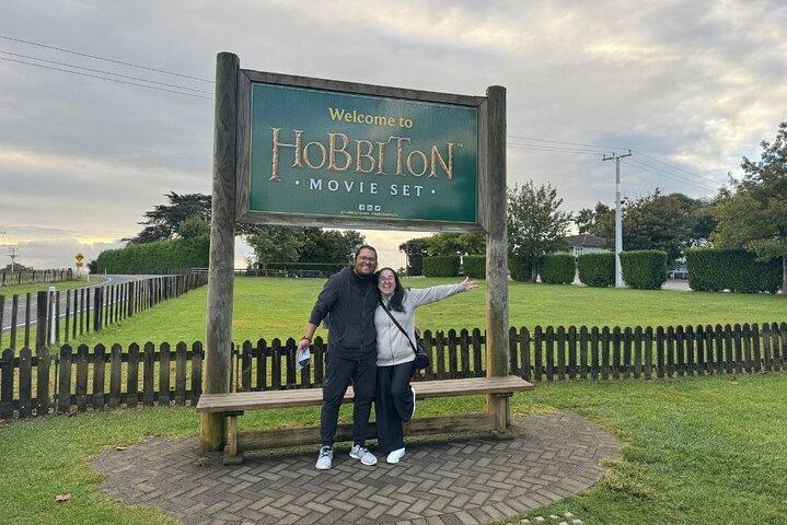 Private Tour: Ruakuri Cave, Waitomo Glowworm & Hobbiton Movie Set