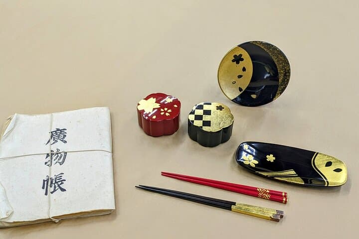 Kintsugi, Makie or Gold Leaf Pasting Workshop in Nihonbashi Tokyo