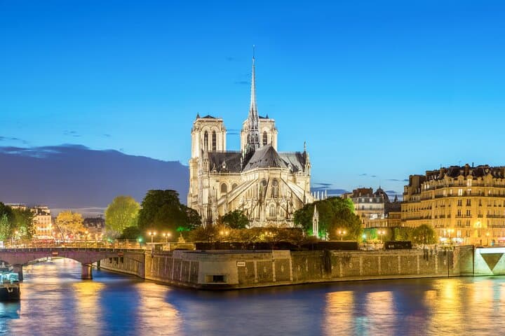 Early Access Paris Notre Dame Cathedral Walking Tour