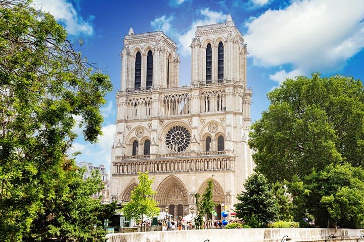 Early Access Paris Notre Dame Cathedral Walking Tour