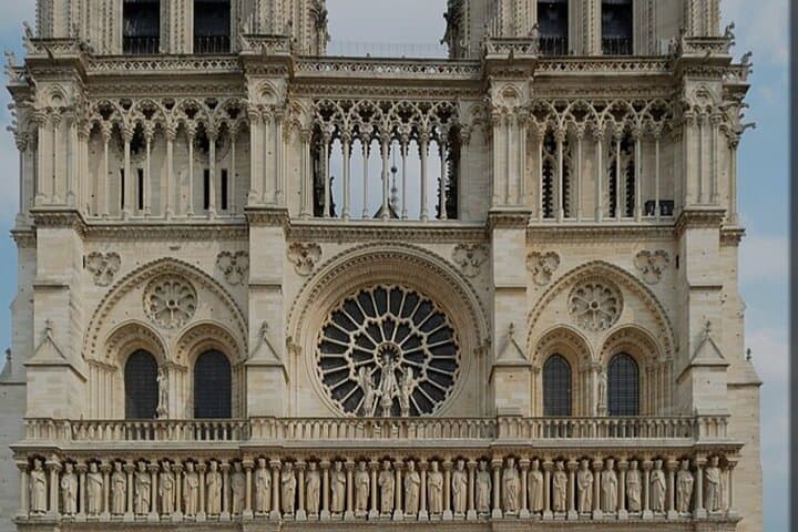 Notre Dame Area Guided Tour with Experienced Guide