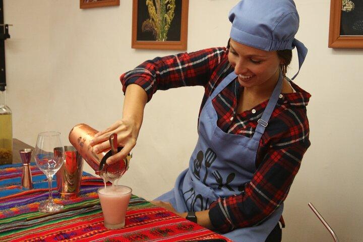 Pisco Bilingual Cocktail Class at Night
