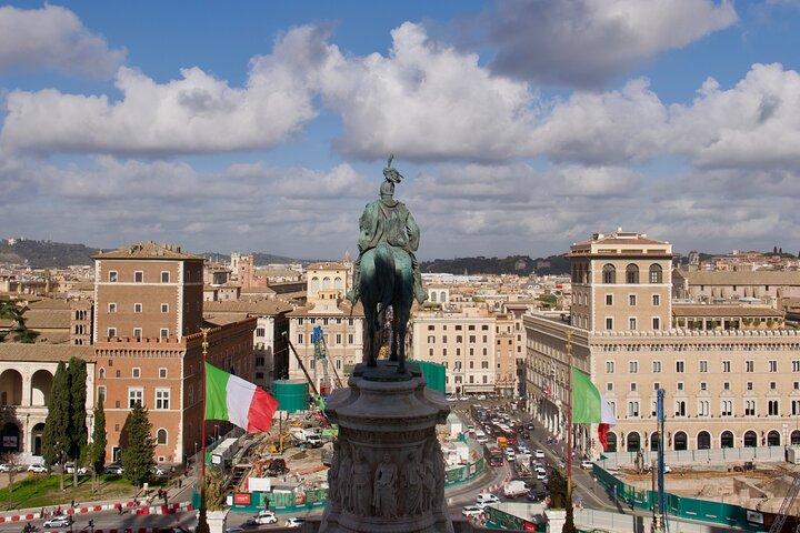 Rome’s Famous Landmark & Historic Venetian Palace Private Tour