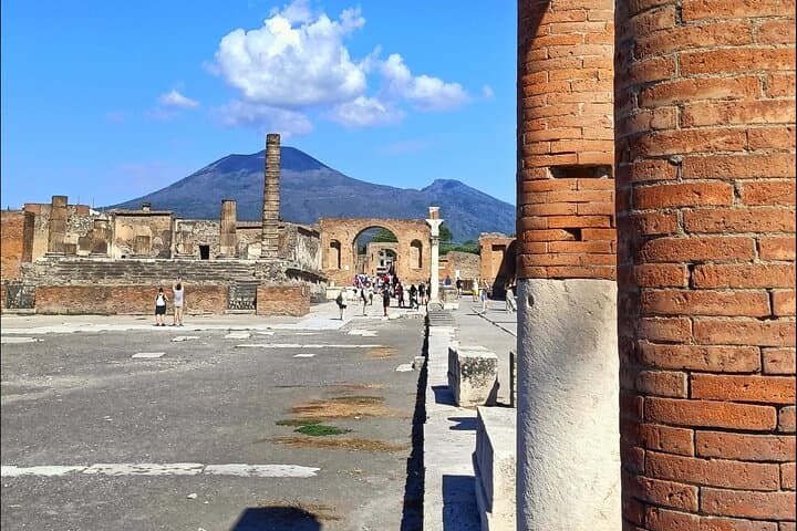 Private tour of Pompeii with archaeologist - 3 hours.