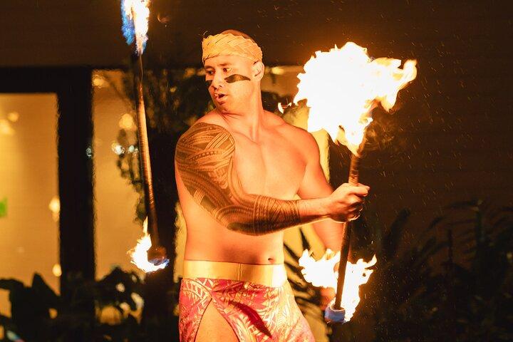 Queens Waikiki Luau with Dinner Buffet and Cultural Activities